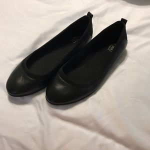 Easy spirit black flats